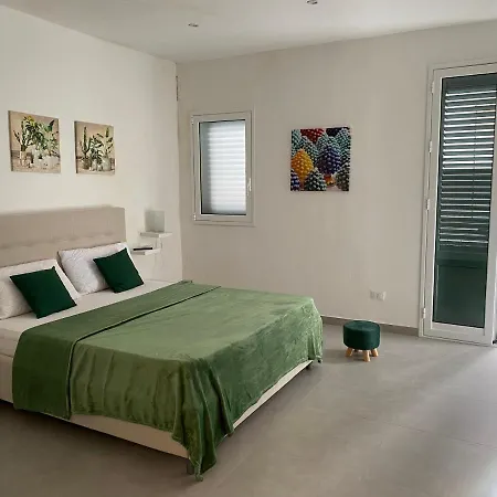 La Casetta Di Leo Apartment